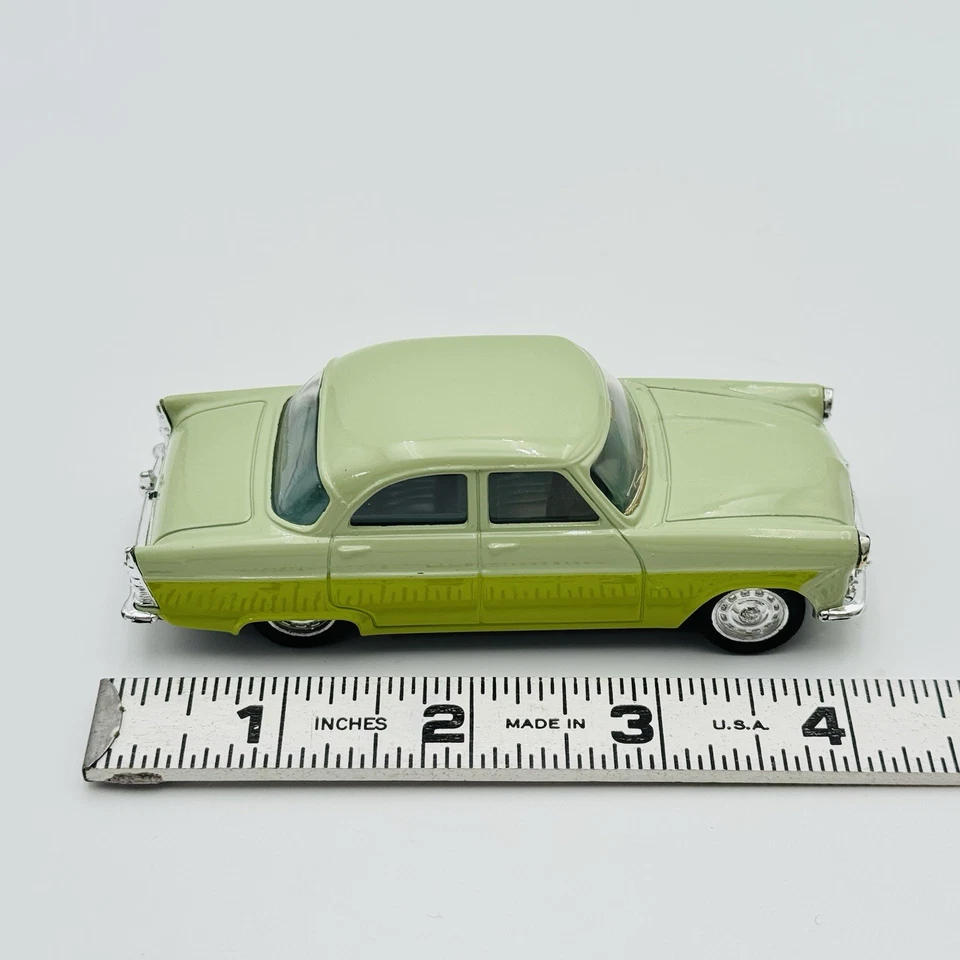Vintage Corgi Toys 1:43 Ford Zodiac Mk2 2 Tone Green Unboxed - Image 2 of 4