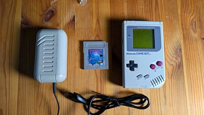 Nintendo Game Boy + Tetris Set