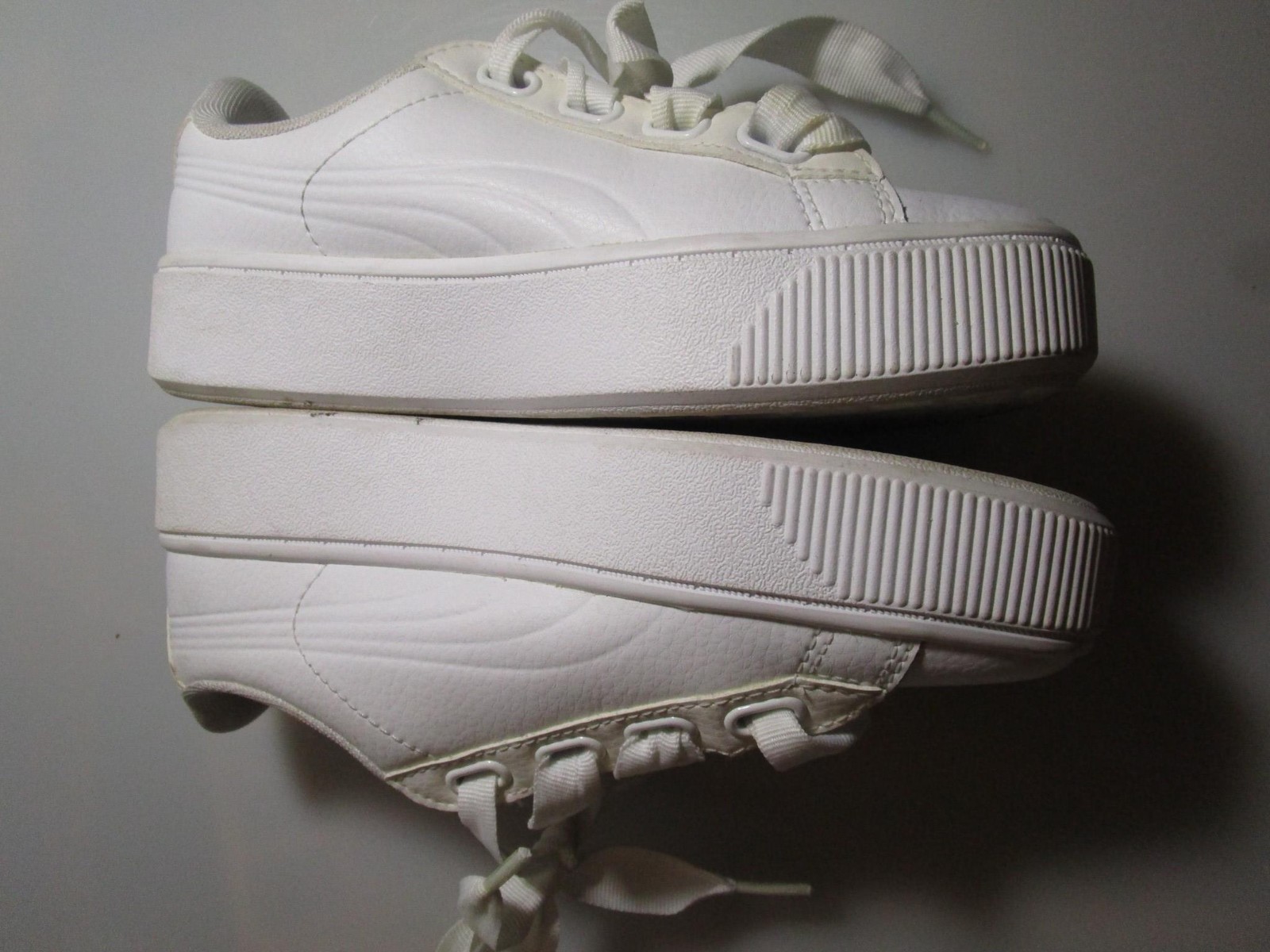 Puma Carina Sneakers White Athletic Shoes Women's Size 5.5 -