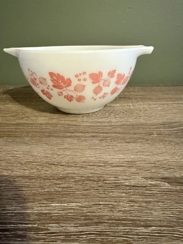 Vintage Pyrex Pink Gooseberry 441 Cinderella Bowl- Excellent Condition