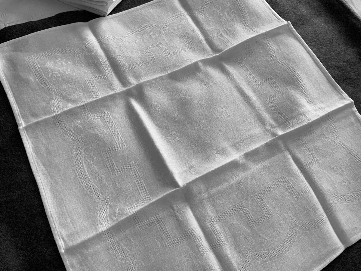 Serviettes De Table Anciennes Damassées Monogrammées Et Dépareillées