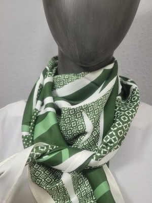 Silk Feeling / Seiden Gefühl Schal Tuch grün/creme mit Muster