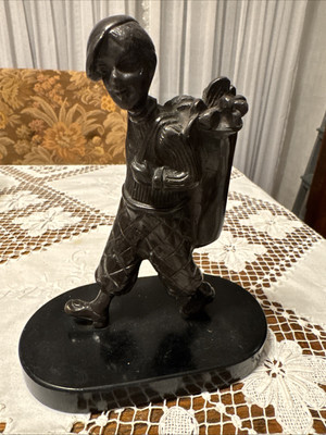 Antike Skulptur - GOLFER -   Young Golf Caddy  Messing/Bronze patiniert