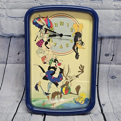 Vintage Warner Bros Looney Tunes wall clock Runs Great Rare Bugs Bunny Daffy 