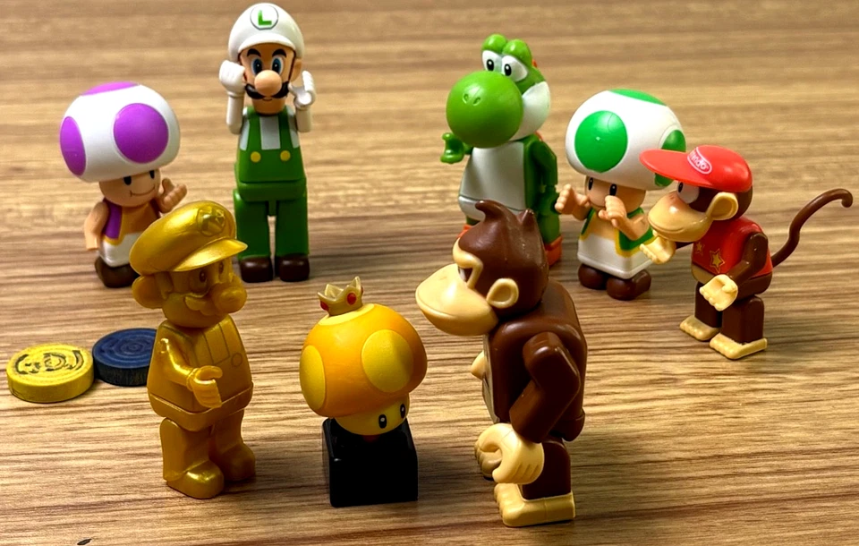 8 KNEX Mario Kart Mini Figures Rares-Golden Mario, Diddy, Donkey Kong-GDJ-A-655 - Image 2 of 4