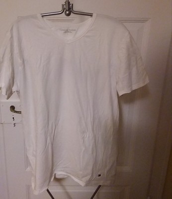 A t shirt by Tommy Hilfiger in size L...condition - used and good 