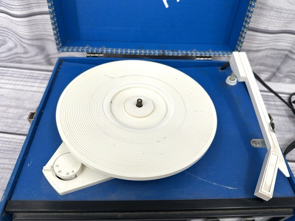VINTAGE EMERSON BIG-BIG PORTABLE PHONO 3 SPEED RECORD PLAYER - Image 3 of 4