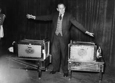 Magician With Woman Sawed In Half- Robert Harbin 1951 OLD PHOTO