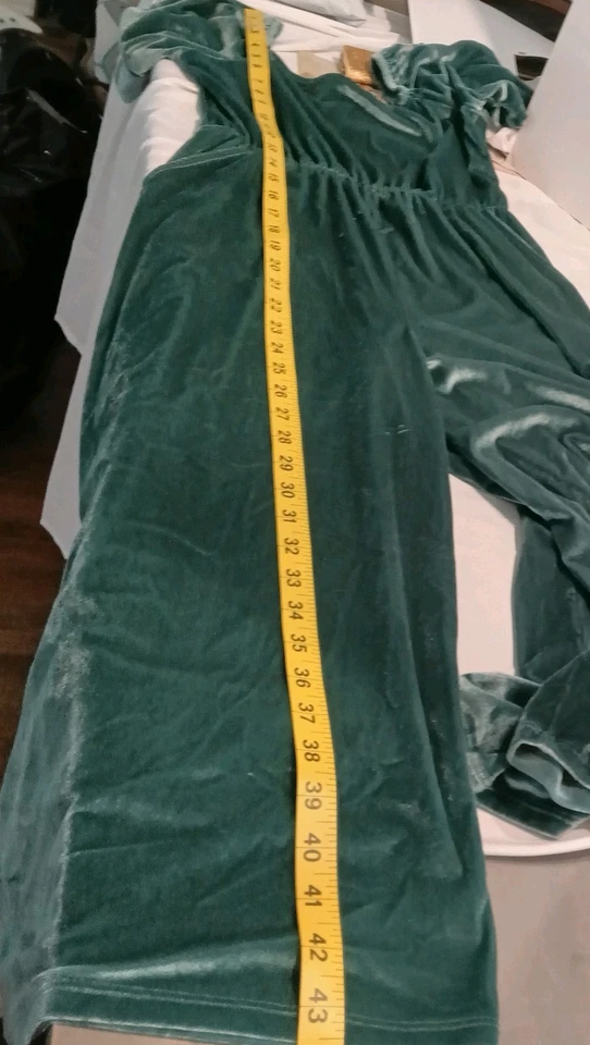 Mono Nordstrom Niñas Grande 10/12 Verde Esmeralda Terciopelo Manga Abullonada Usado Foto 4 de 4