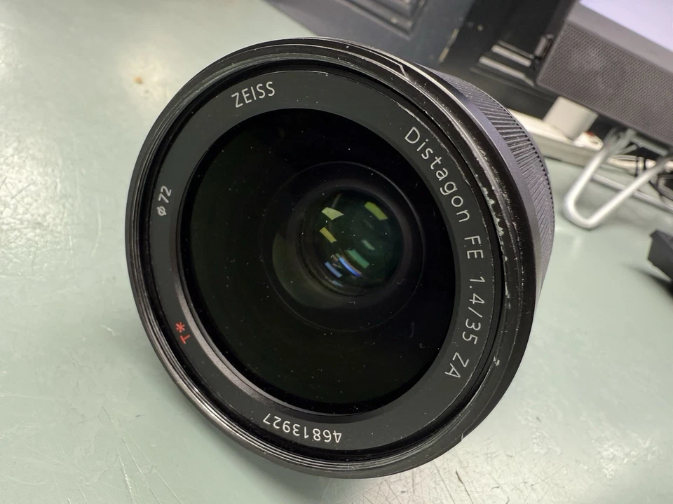Sony Zeiss 35mm f/1.4 Camera Lens SEL35F14Z - Image 3 of 4