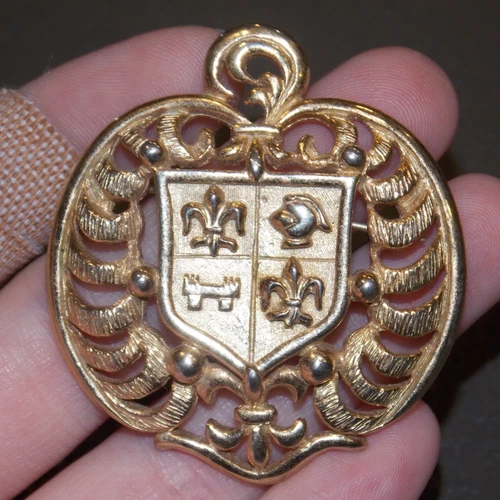 Vintage Monet Goldtone Crest Pin Brooch Costume Jewelry