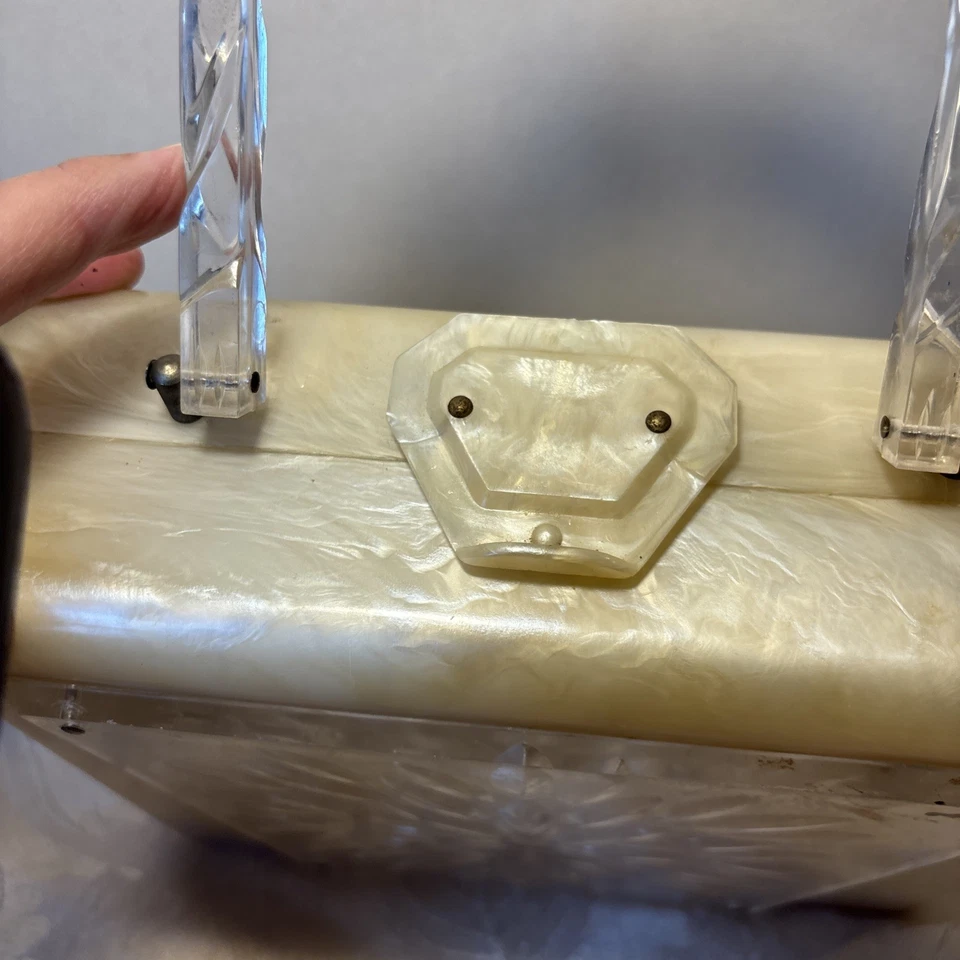 Lucite Box Purse Vintage 1950s Pearlized Marbled Cream Clear Twist Handle - Image 4 of 4
