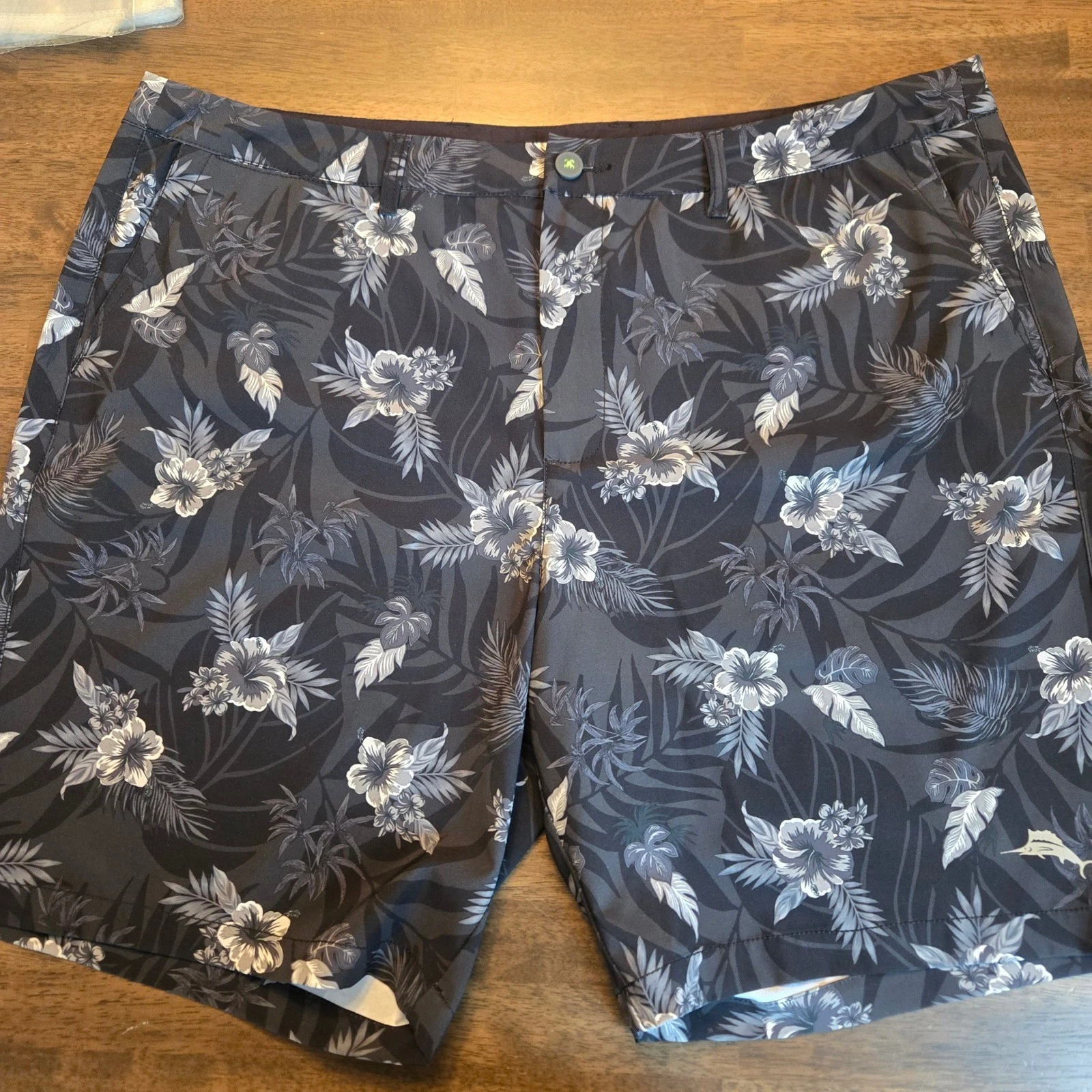 Tommy Bahama IslandActive Mens 42 Grey Tropical Floral Performance Shorts