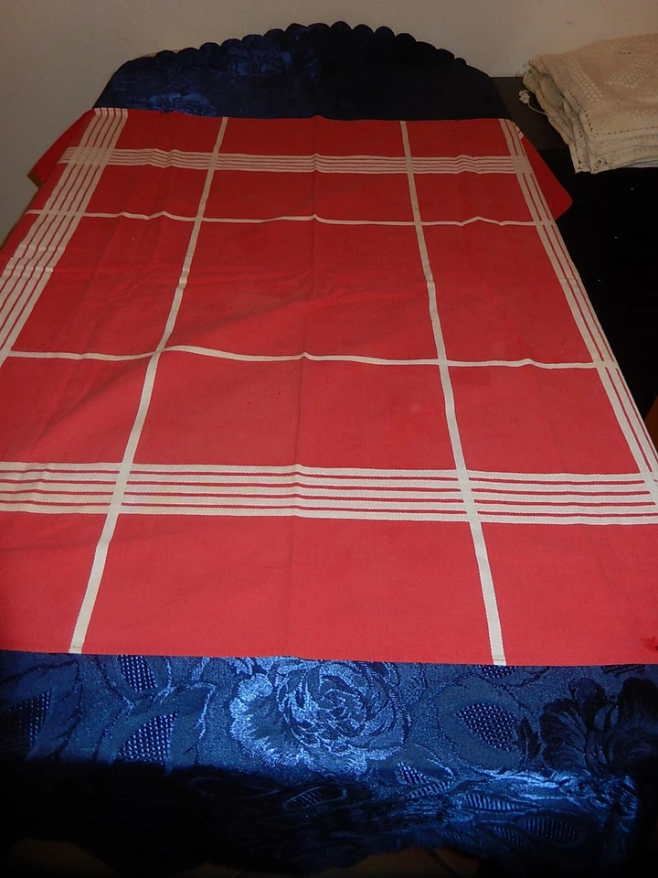ANCIENNE NAPPE ROUGE 95 X 78 NAPPETTE A THÉ DÉCORATION VINTAGE COUTURE TISSUS 50 - Photo 2/4