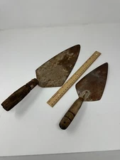 Lot of 2 Vintage Masonry Concrete Brick Bricklaying Tool Trowels O2