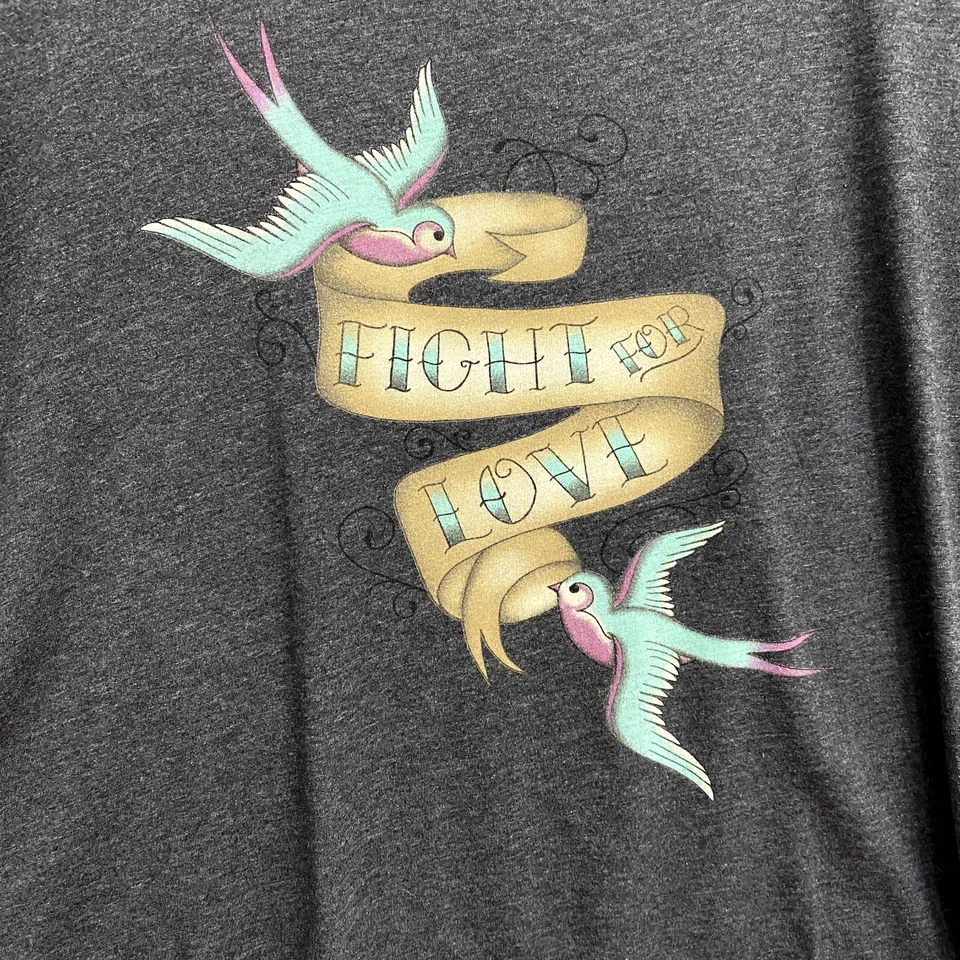 Top mujer TORRID talla 2 gris "Fight For Love" cuello redondo manga gorra Foto 2 de 4