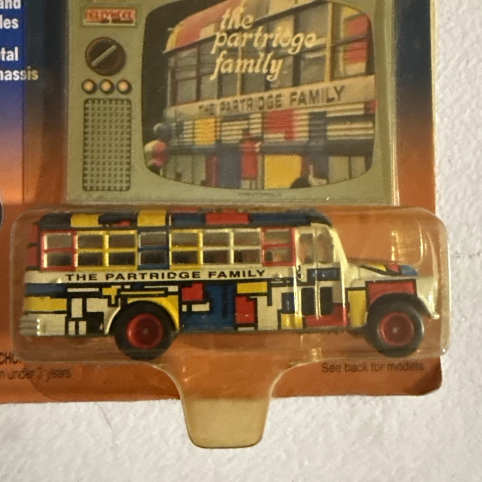 Johnny Lightning Hollywood On Wheels The Partridge Family School Bus Diecast NOVO - Imagem 2 de 4
