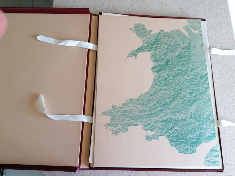 NATIONAL ATLAS OF WALES - CENEDLAETHOL CYMRU 43 LARGE DOUBLE PAGE COL MAPS  1989 - Image 3 of 4