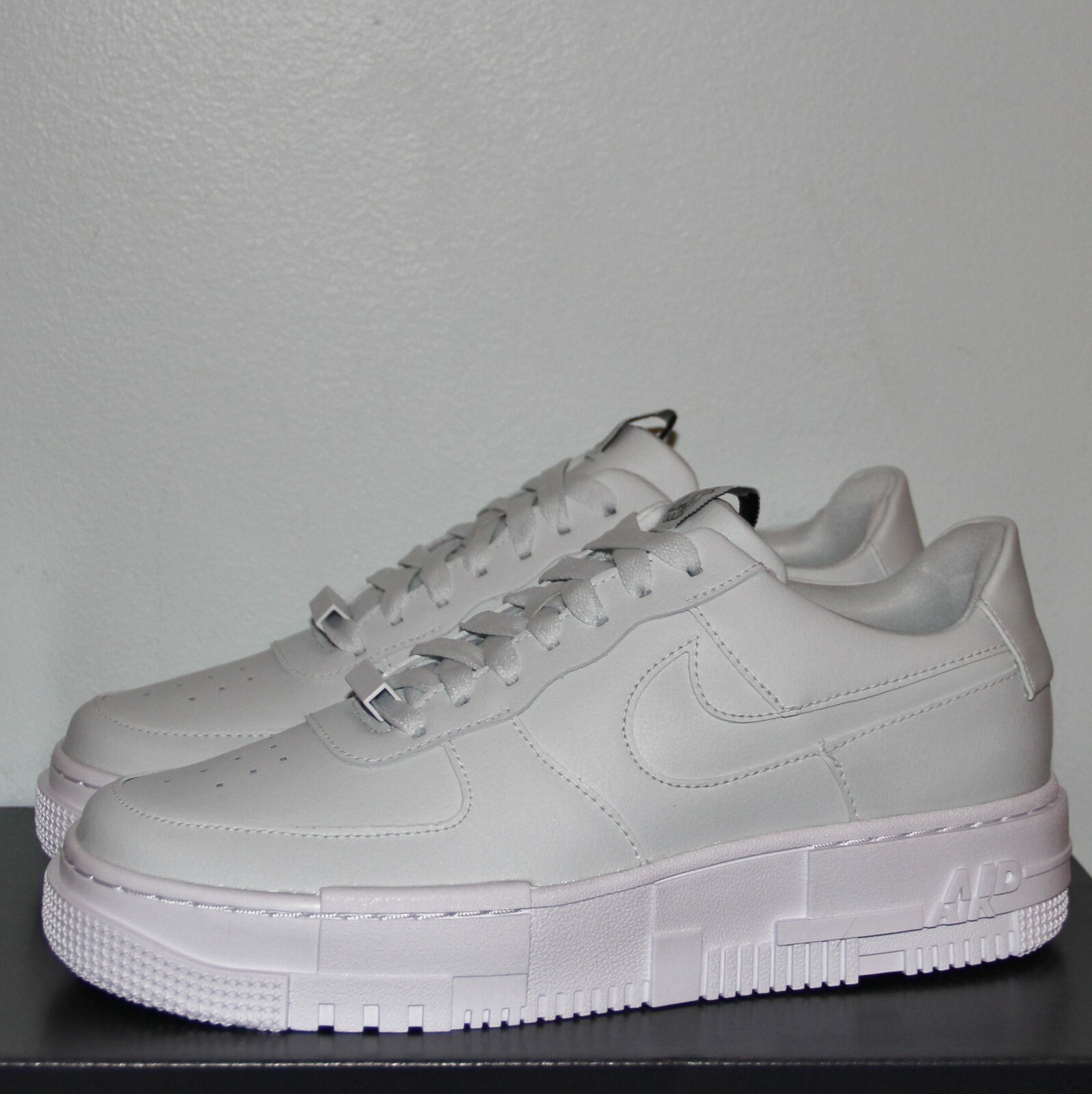 nike white af1 low