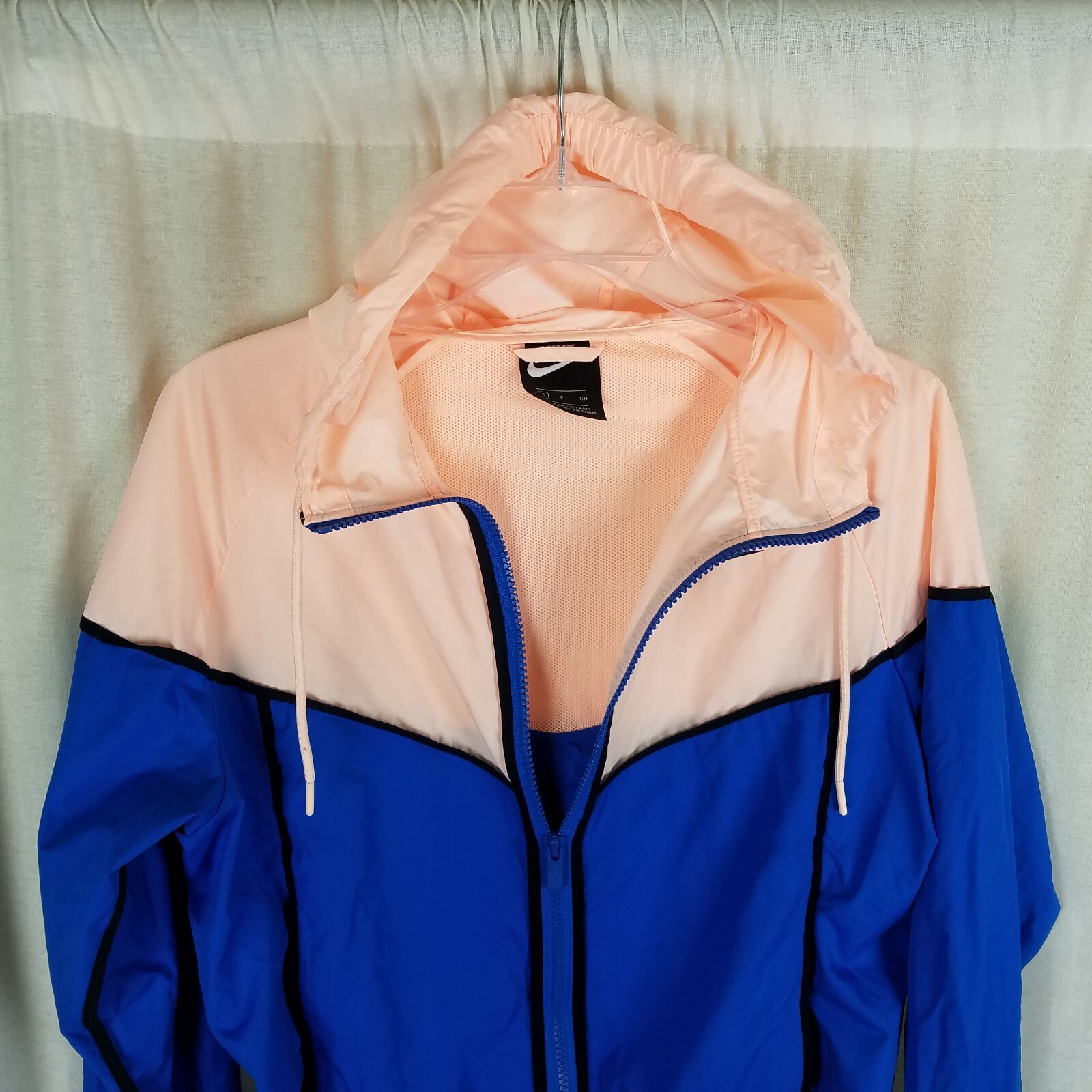 Nike Windrunner Vented Lightweight Packable Windb… - image 2