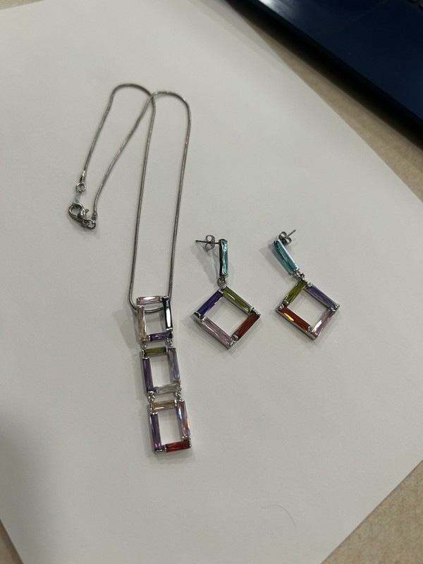 Park Lane Vintage 9 Inch Chain Necklace Pendant With Earrings Set