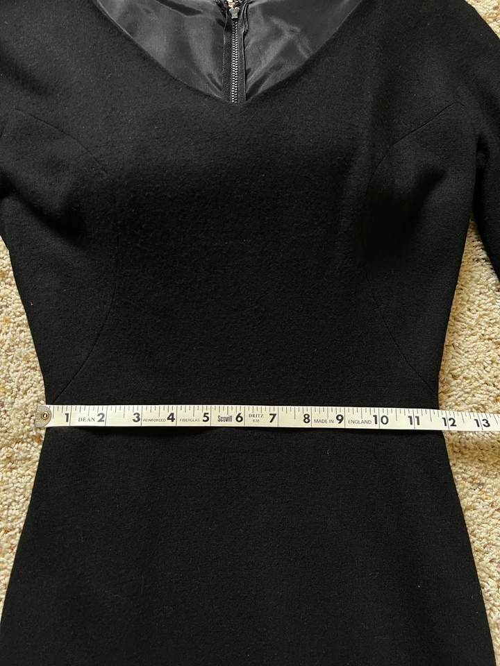 Vestido de lana negro de colección años 60 XS/S cuello en V, manga larga, cinturón trasero, hasta la rodilla Foto 3 de 4
