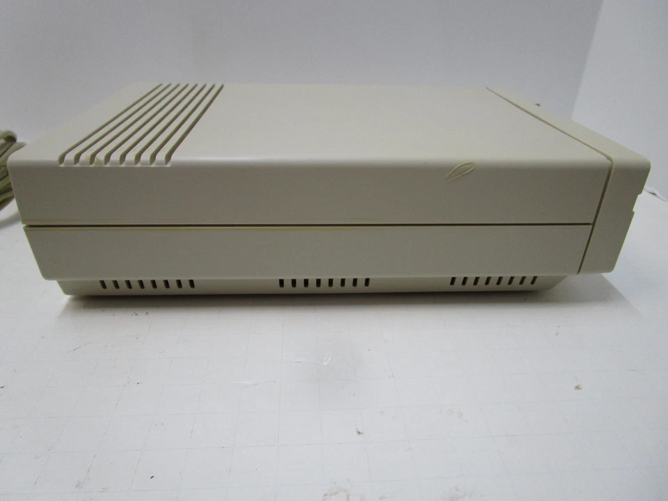 COMMODORE 1581 DISK DRIVE FOR C64 64C VIC-20 C16 PLUS/4 128 TESTED/WORKING L44 - Image 4 of 4