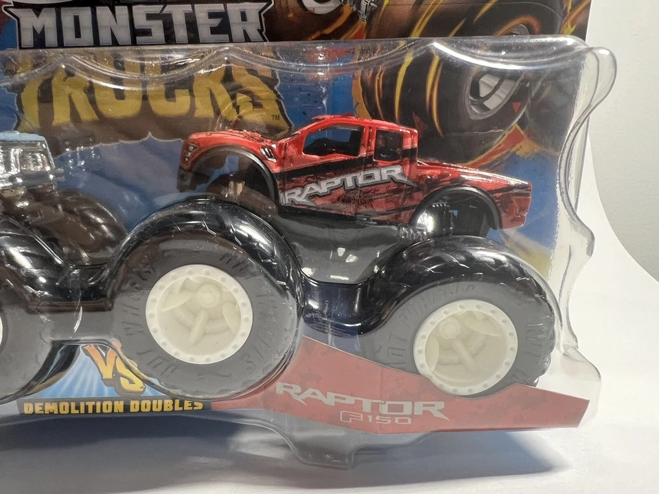 Paquete de 2 Monster Trucks Hot Wheels Chevy Silverado vs. Ford F-150 Raptor Foto 3 de 4