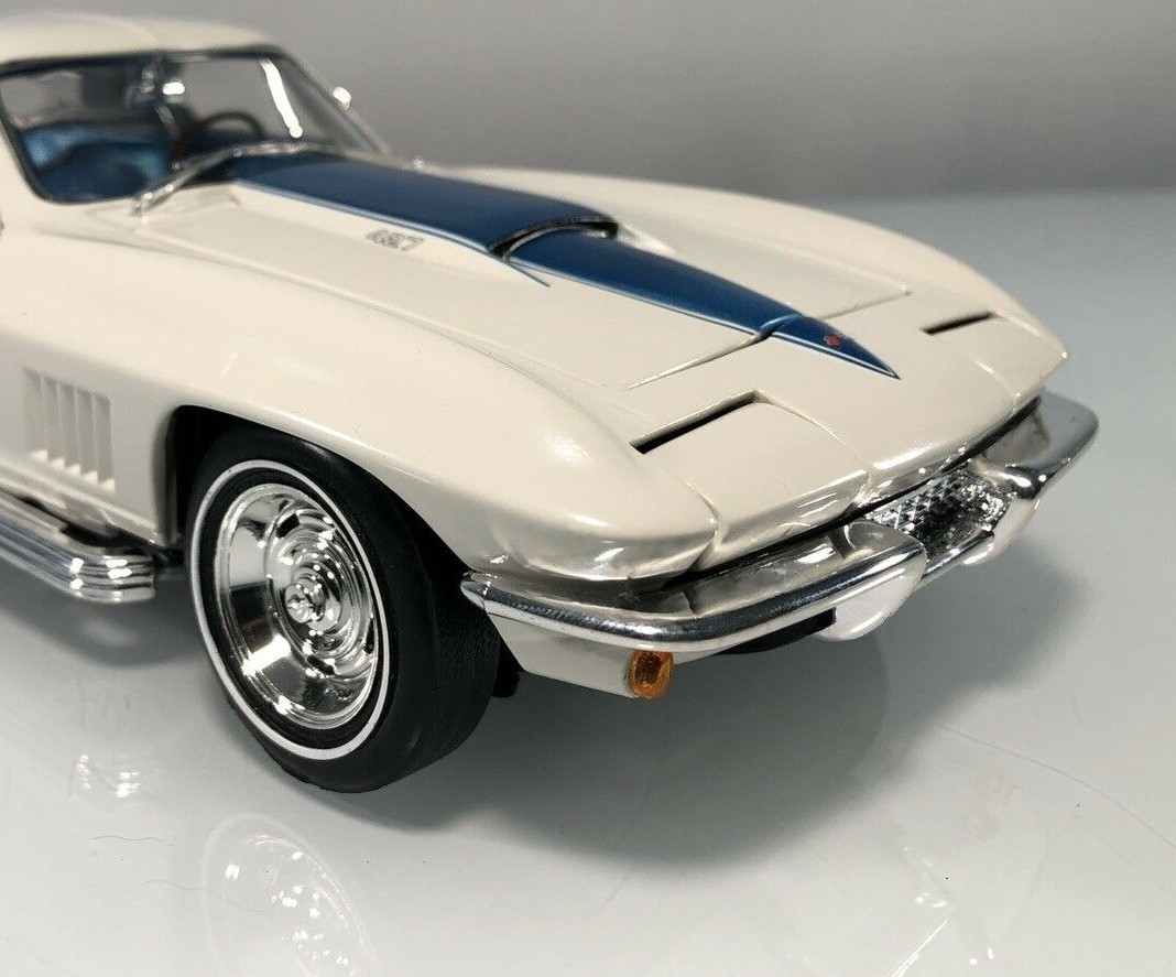 【激レア】CHEVROLET CORVETTE1957☆1:18 Road Legends Yat Ming Chevrolet Corvette 1957 1/18 Die-Cast