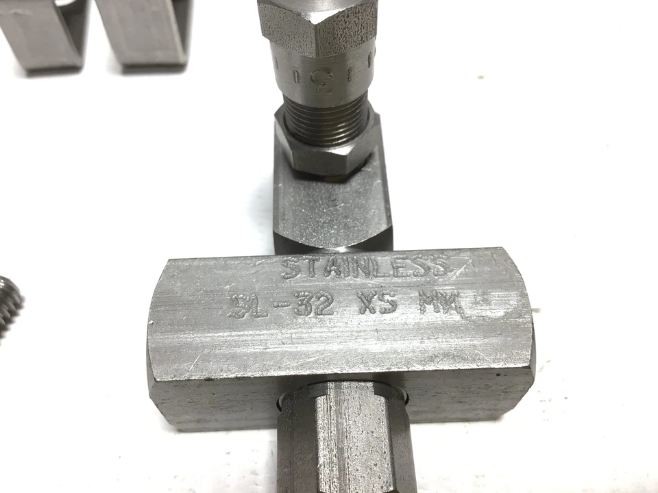 Lincoln 83724 - SL-32 Centro Matic Inyector Entrada 1/4" NPT Hembra Acero Inoxidable S... Foto 3 de 4