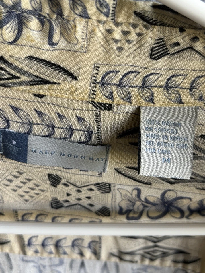 Half Moon Bay Size Medium Men's Shirt Silk Hawaiian Shirt Button Up Casual Short - Image 3 of 4