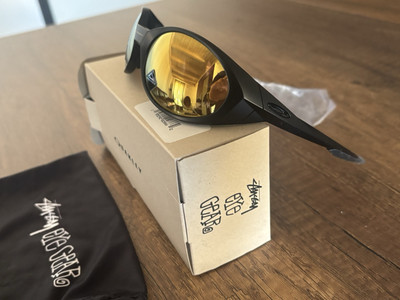 ステューシー×オークリー s-l400.jpg