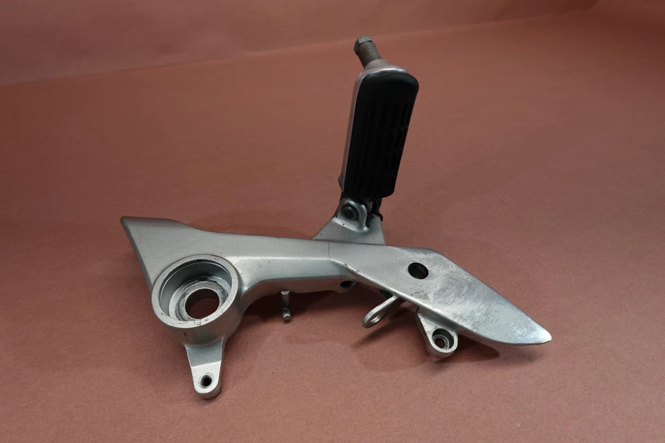 Reposapiés delantero derecho Honda Interceptor 800 VFR800 1998-2001 Foto 4 de 4