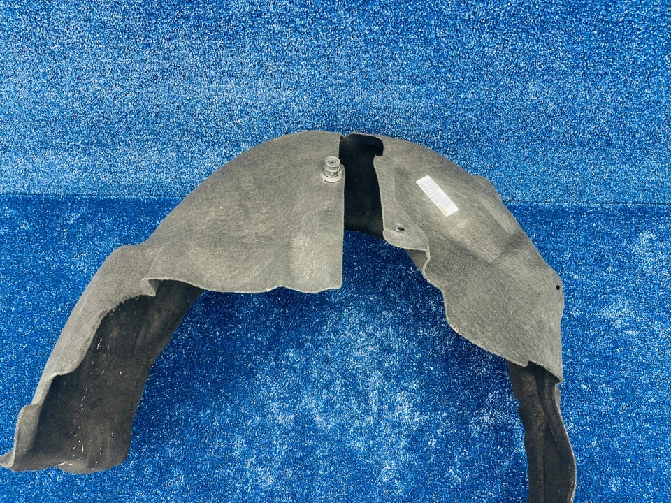 Protector contra salpicaduras forro de pozo de rueda trasera izquierda Chrysler 200 2015-2017 fabricante de equipos originales Foto 2 de 4