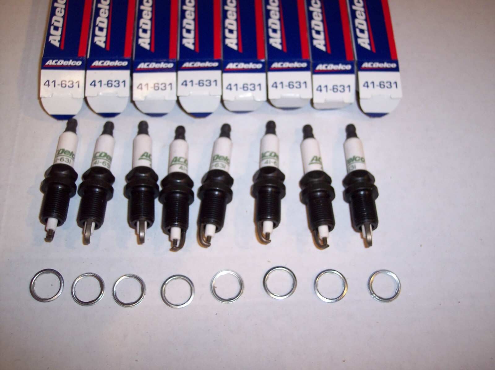 ACDelco 41-631 Spark Plugs Lot of 8 Plugs