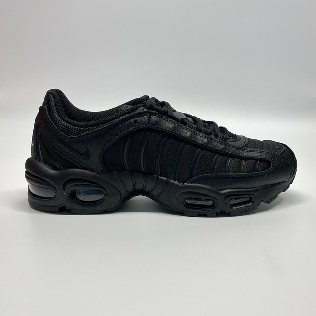 nike tailwind triple black