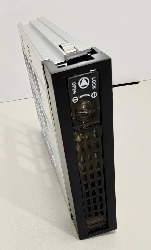 iStar or StarTech SATSASTRAYBK Extra 2.5in 3.5in Hot Swap Hard Drive Tray VENTED - Image 2 of 4