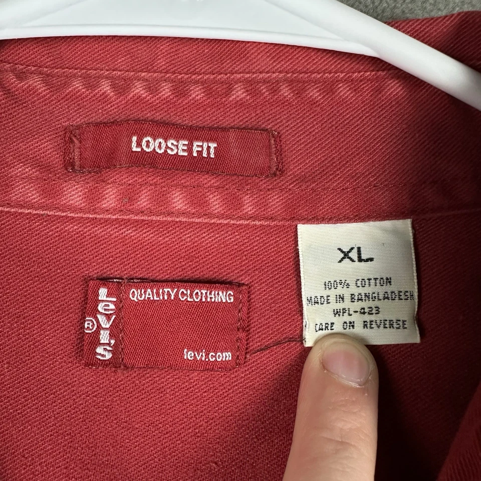 Camisa Levis De Colección Para Hombres XL Roja Denim Abotonada Calce Suelto Metal Botones Bolsillos Foto 4 de 4