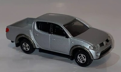 tomica mitsubishi triton