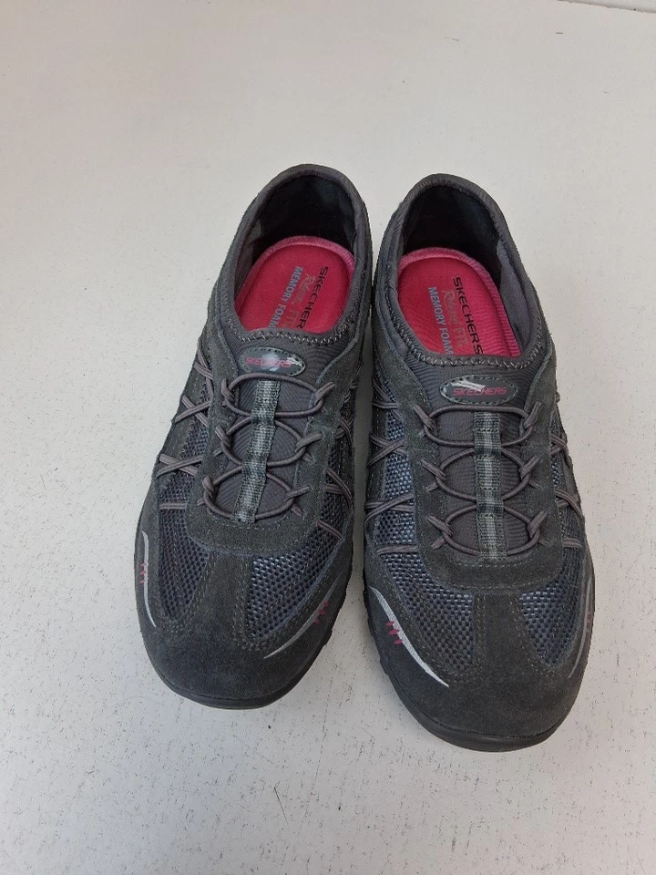 Skechers Women's Breath Easy Memory Foam Relax Sneaker Slip On Size 7 Grey
Opens in a new window or 