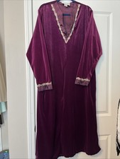 Vtg Cinema Etoile Women  s Burgundy Velour Zip Lounge Robe Satin Trim Size XL