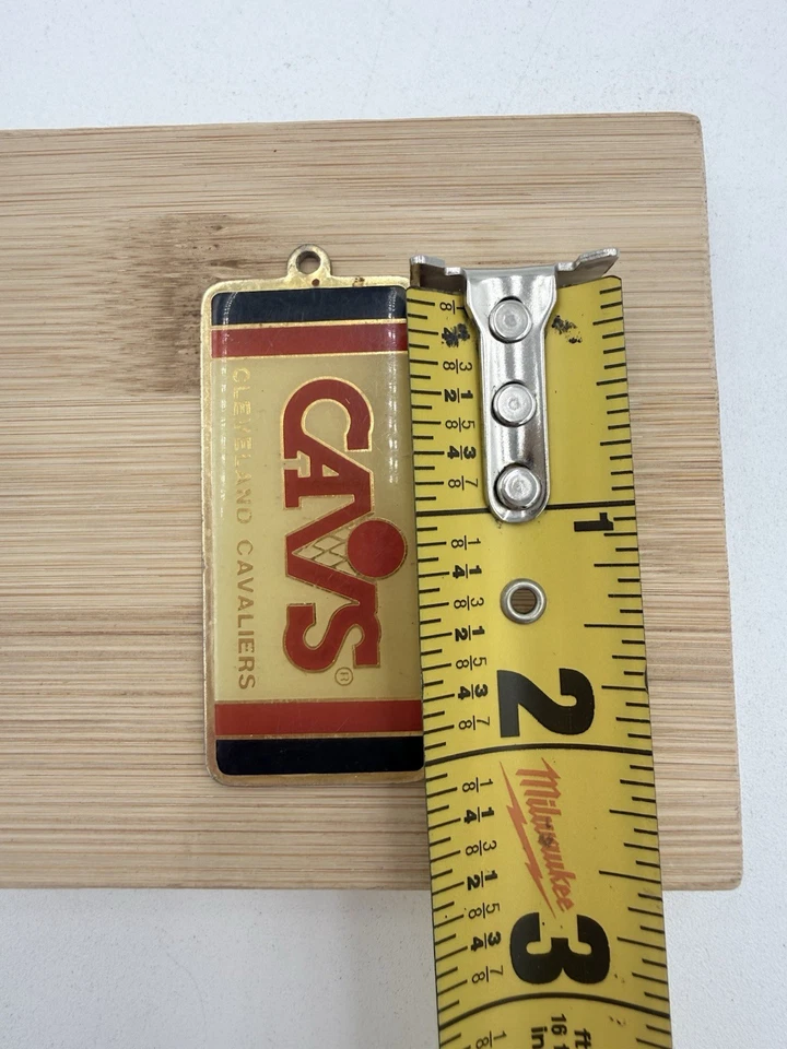 Vintage 1989 NBA Cleveland Cavaliers Cavs Logo Souvenir Collectors Keychain - Image 4 of 4