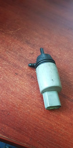 6934159 BMW E60 E61 Scheibenwaschpumpe