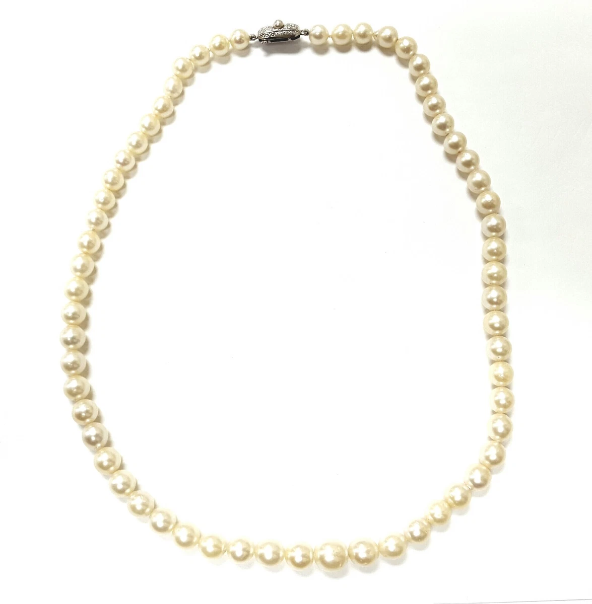 Old shop pearl necklace