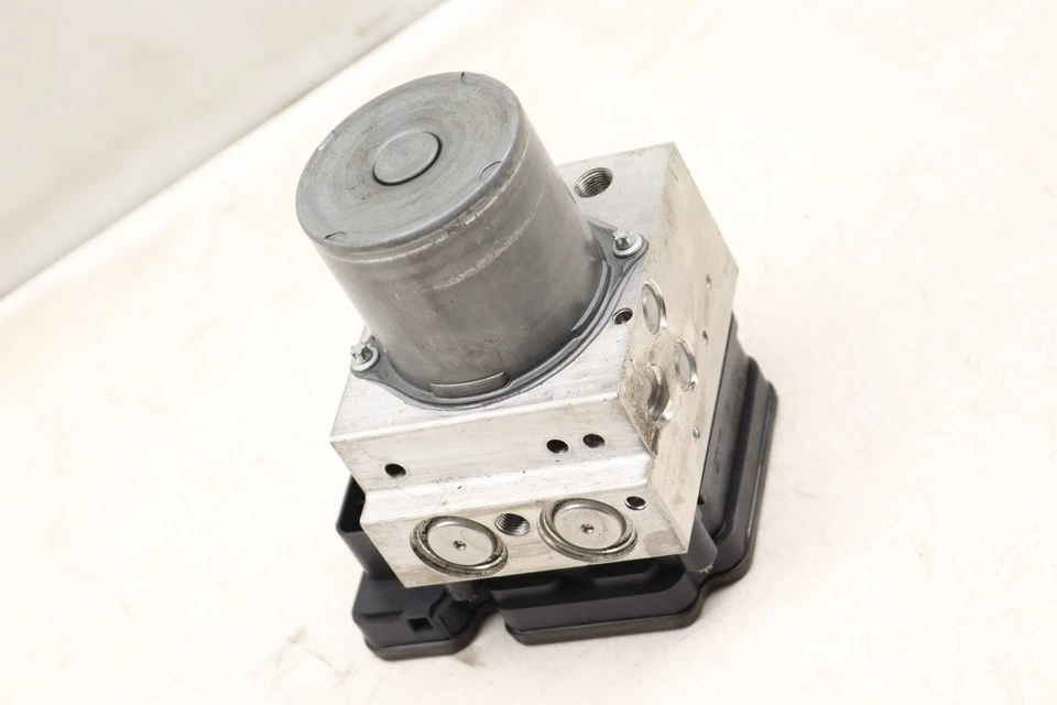 2018-2019 MERCEDES-BENZ S450 - ABS PUMP / Module UNIT 2224315912 - Image 3 of 4