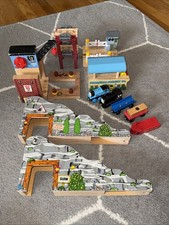 BUSY DAY AT THE QUARRY THOMAS WOODEN RAILWAY TRAIN SET SAND BARREL Ffarquhar