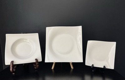 Maxwell & Williams White Porcelain Motion Place Settings - Excellent Condition 