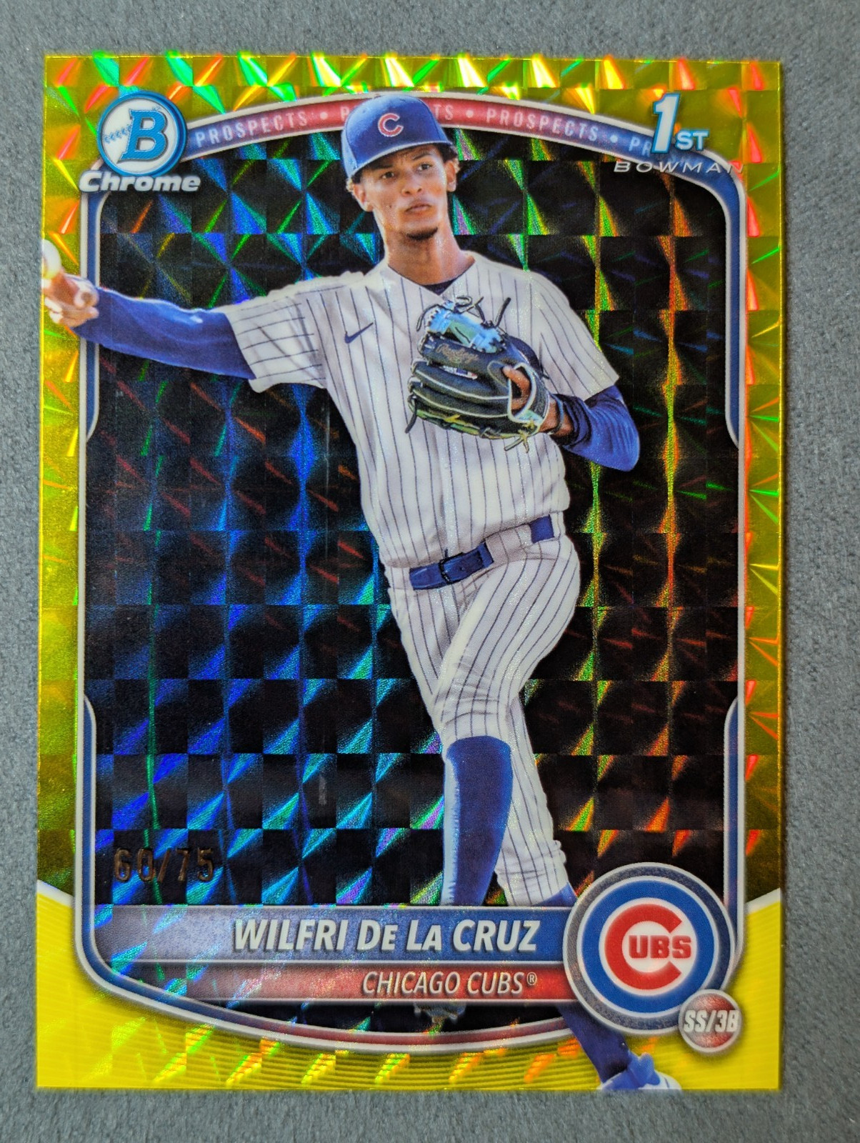 2025 BOWMAN CHROME BCP-209 WILFRI DE LA CRUZ YELLOW GEOMETRIC REFRACTOR/75 CUBS