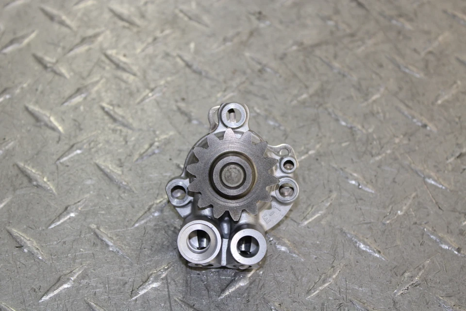 2004 YAMAHA YZ250F ENGINE MOTOR OIL PUMP 5SG-13300-01-00 - Image 2 of 4