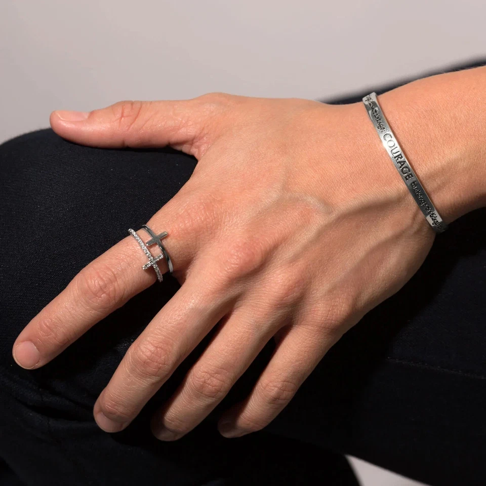 Anillo Doble Cruz Plata de Ley con Circonita cúbica, Chapado en Rodio, Diseño Frontal 13.5mm Foto 2 de 2